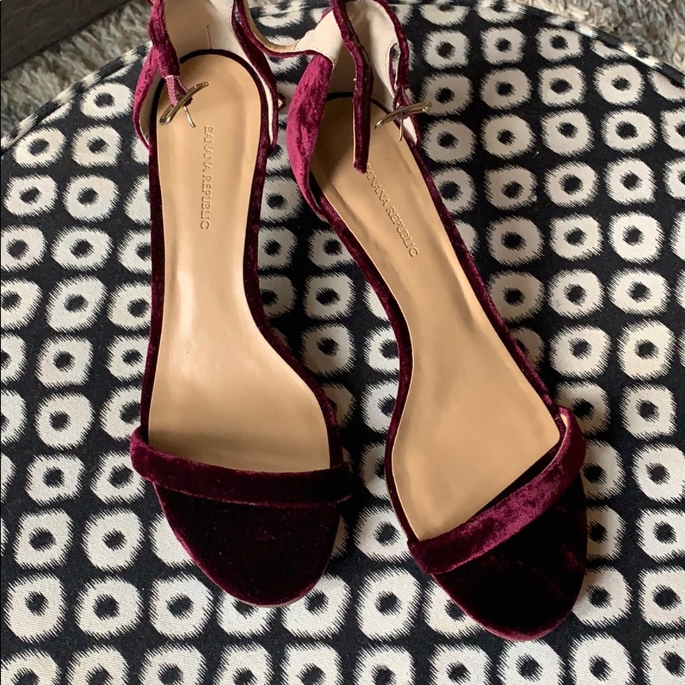 Banana Republic velvet kitten heel